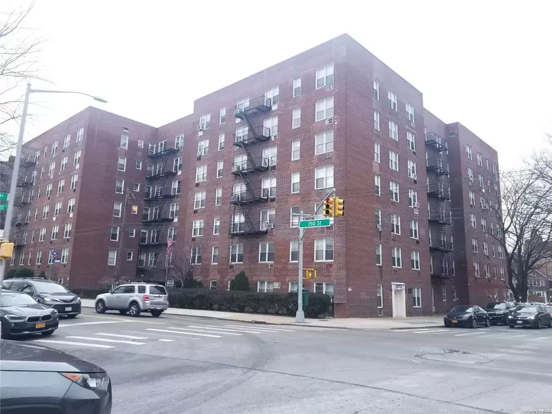 35-10 150 ST #2M, Flushing, NY 11354