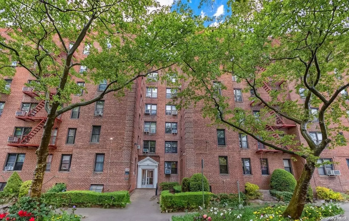 Brooklyn, NY 11235,711 Montauk CT #6G