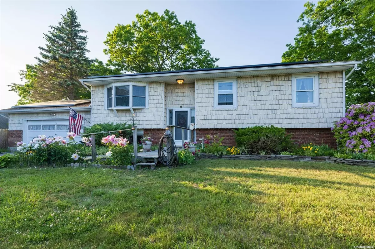 West Islip, NY 11795,577 Bellmore ST