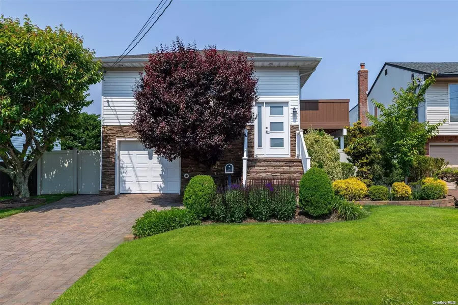 2611 Henry ST, Merrick, NY 11566