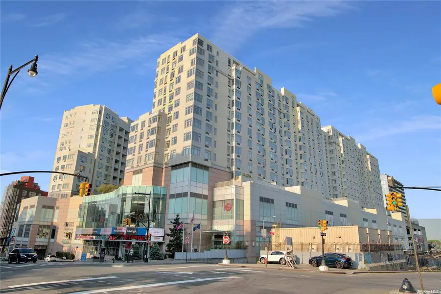 40-28 College Point BLVD #PH107, Flushing, NY 11354