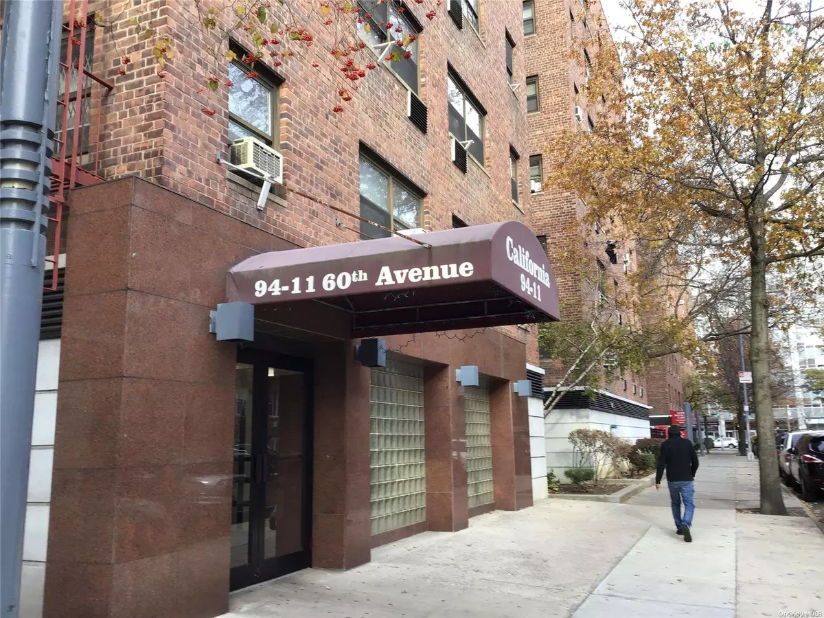 Elmhurst, NY 11373,94-11 60 Ave #2B