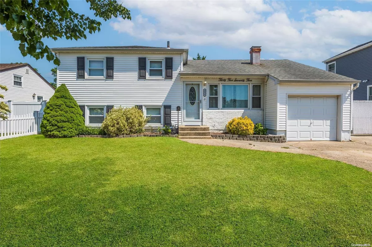 Seaford, NY 11783,3575 Manhasset ST