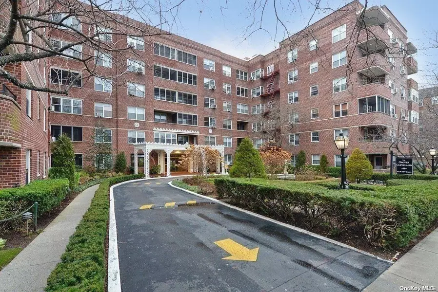 67-38 108th Street #D33, Forest Hills, NY 11375