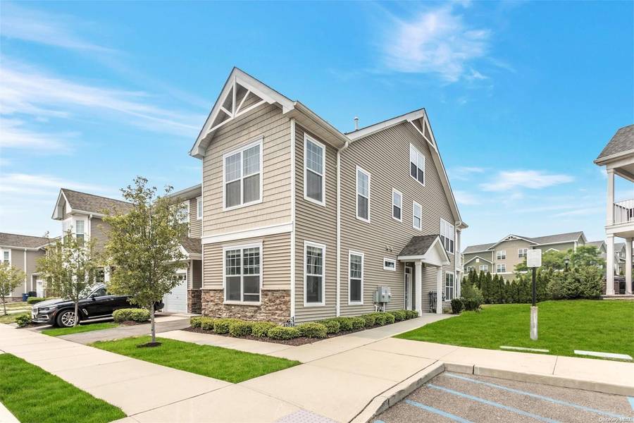 2201 Townhome WAY #2201, Huntington Station, NY 11746