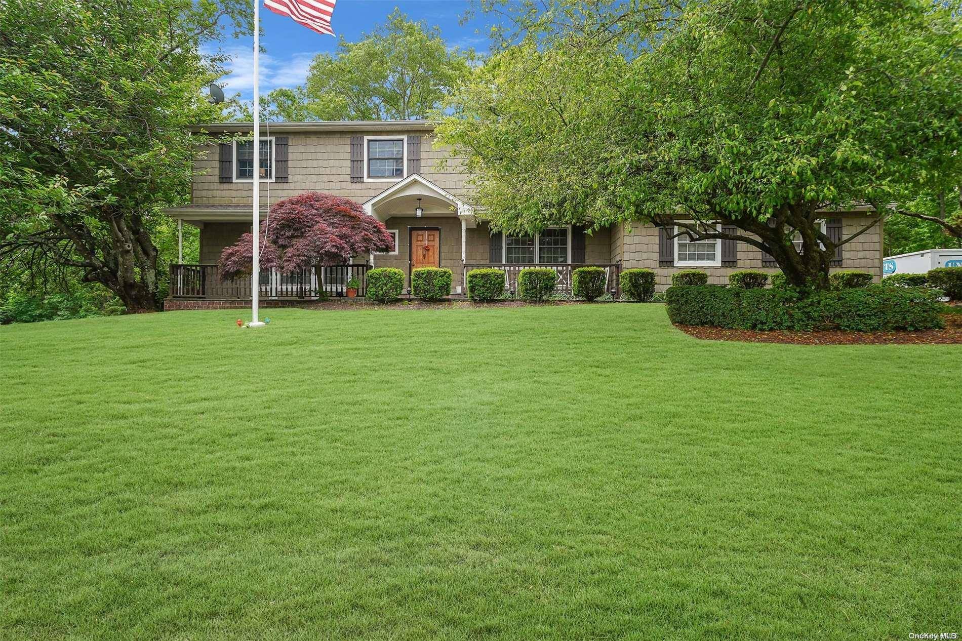 2 Sullivan CT, Mount Sinai, NY 11766