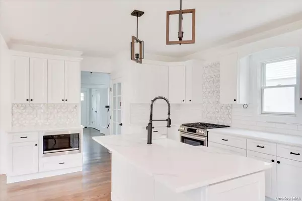 167 Foster AVE, Sayville, NY 11782