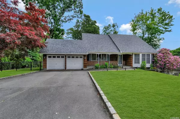 Setauket, NY 11733,7 Merlin LN