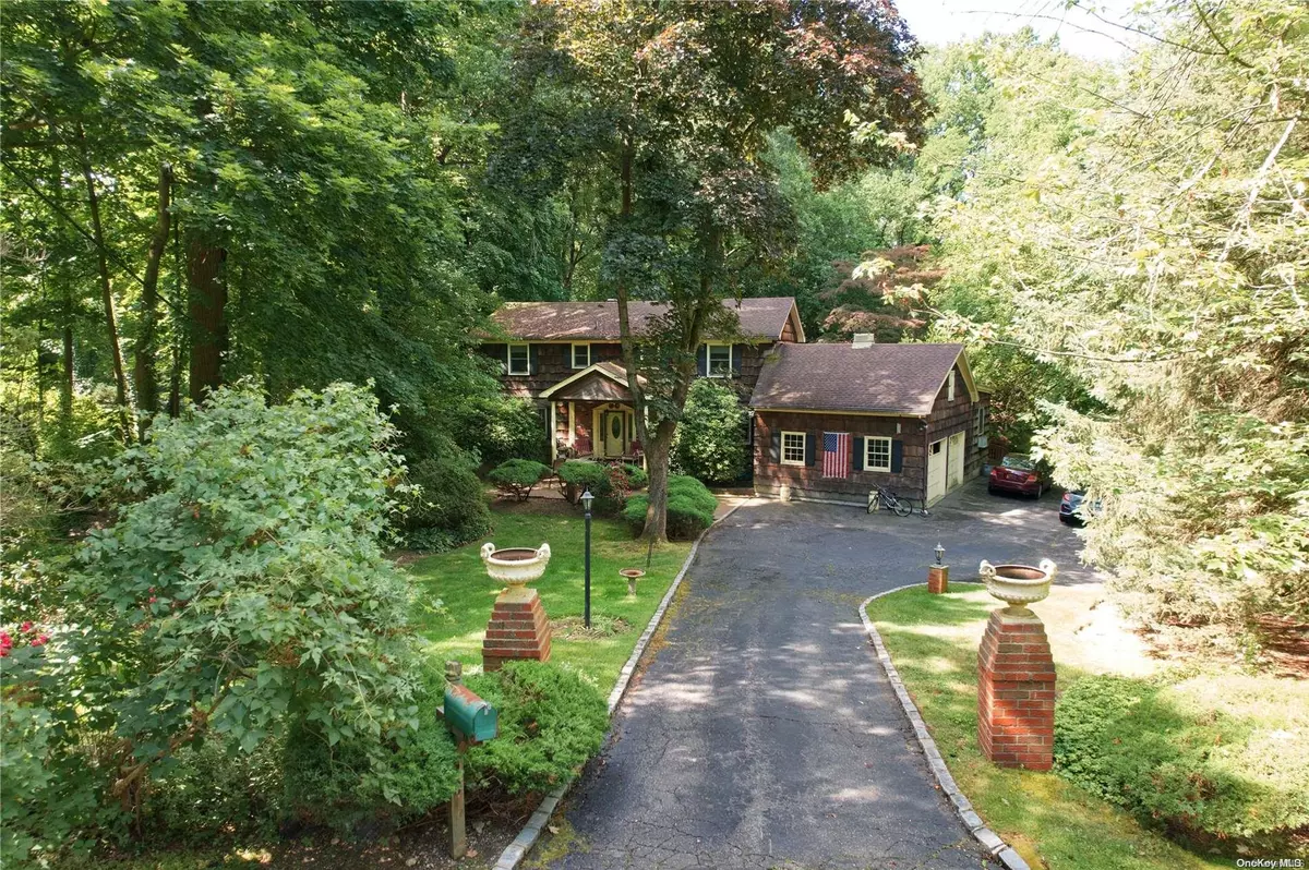 Roslyn Harbor, NY 11576,40 Murel CT