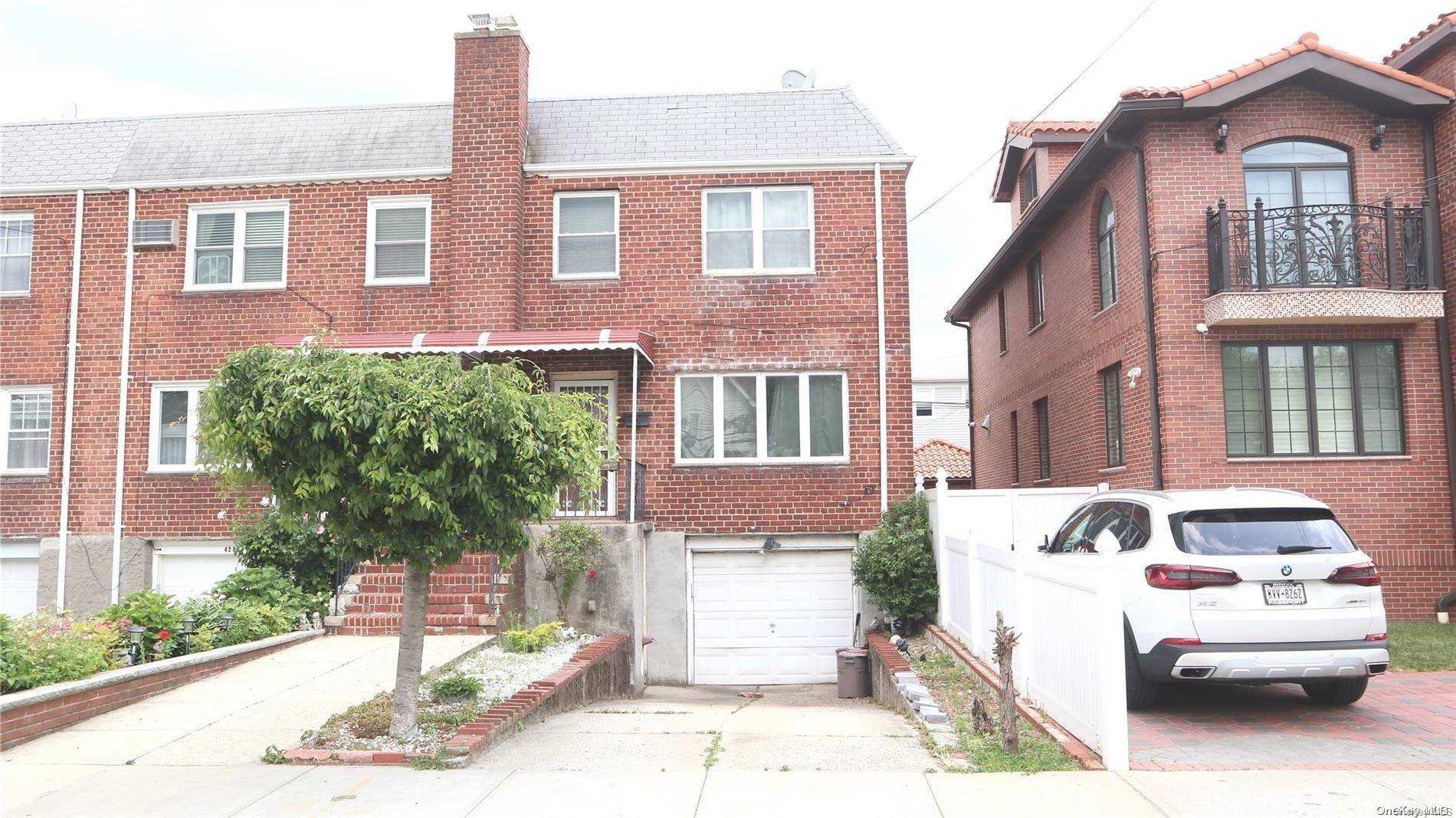 42-28 192 ST, Flushing, NY 11358