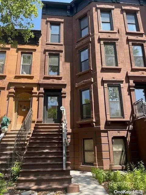 Brooklyn, NY 11221,695 Monroe ST