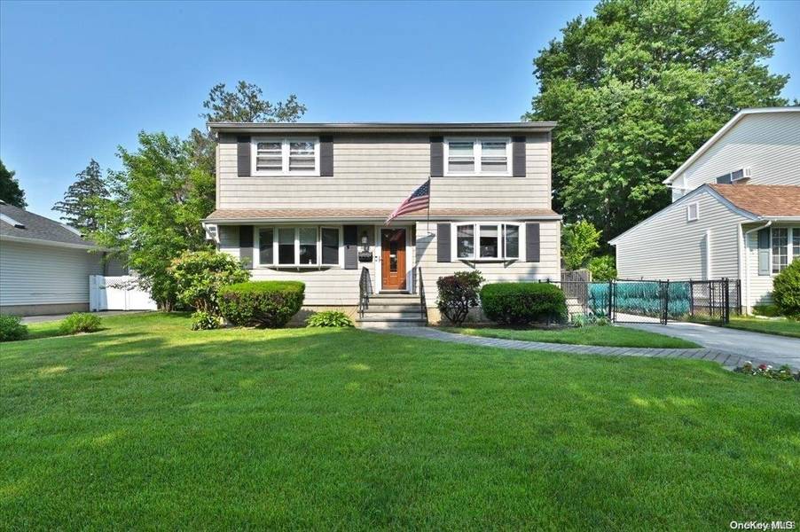 876 Mayer DR, Wantagh, NY 11793