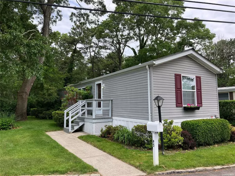 525|P5 Riverleigh, Riverhead, NY 11901