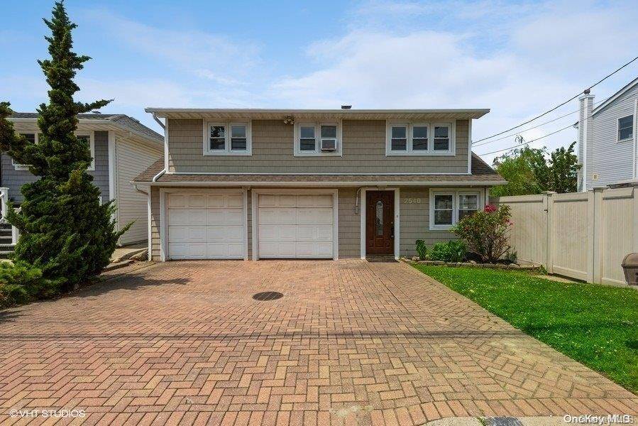 2540 Seminole AVE, Seaford, NY 11783