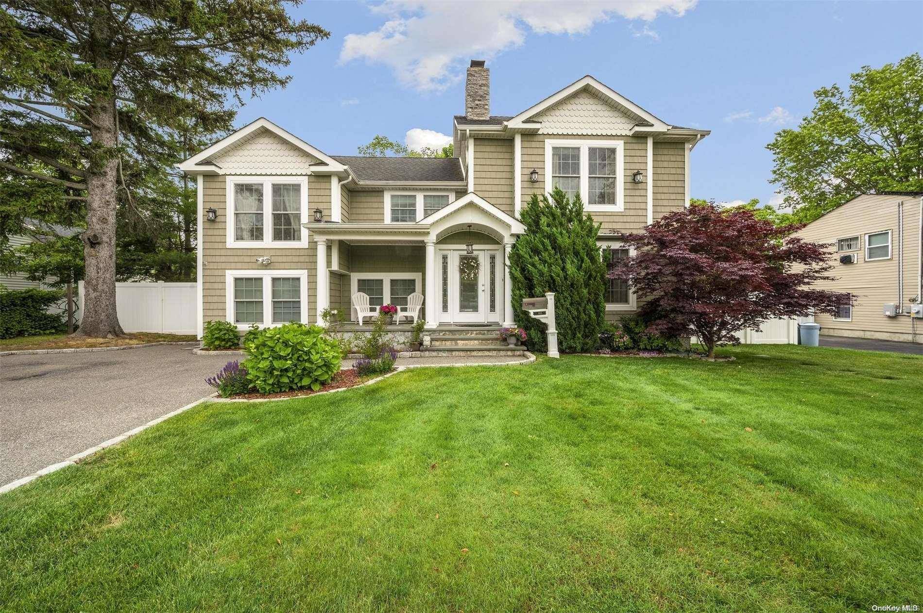 985 Manor LN, Bay Shore, NY 11706