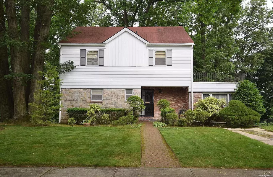 240-01 52nd AVE, Douglaston, NY 11362