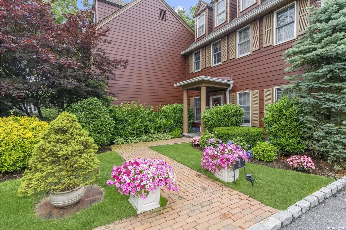 Manhasset, NY 11030,7 Duke Of Gloucester #A