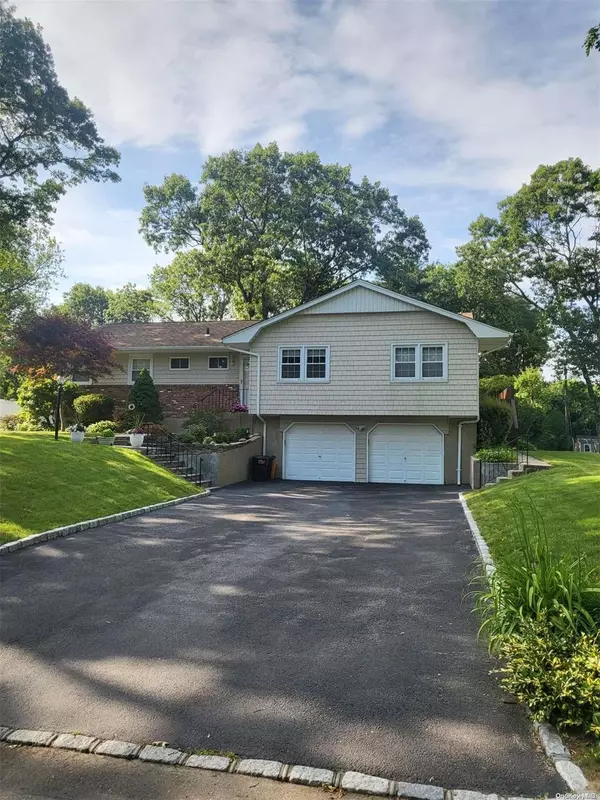 Hauppauge, NY 11788,41 Sunflower DR