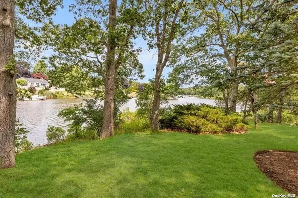 Southold, NY 11971,633 Pine Neck RD