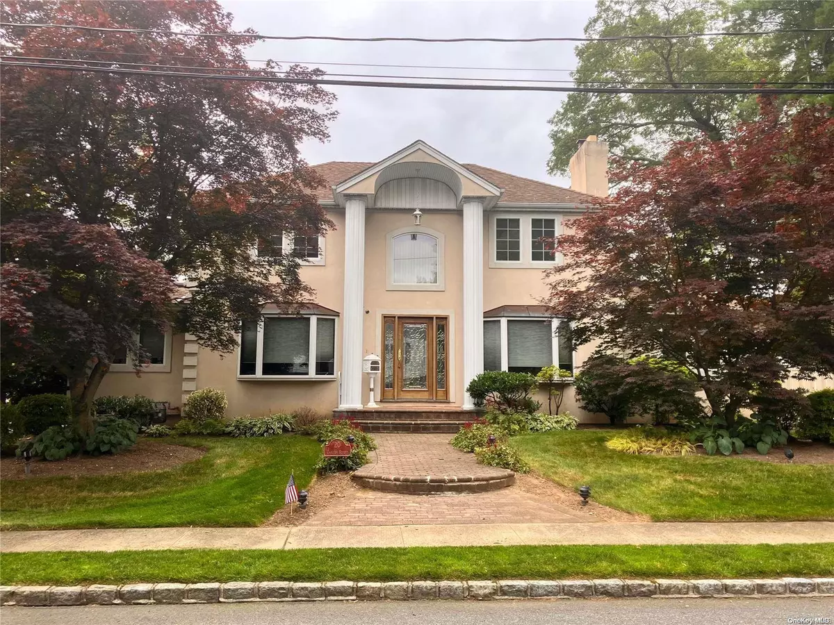 Malverne, NY 11565,20 Carlton ST