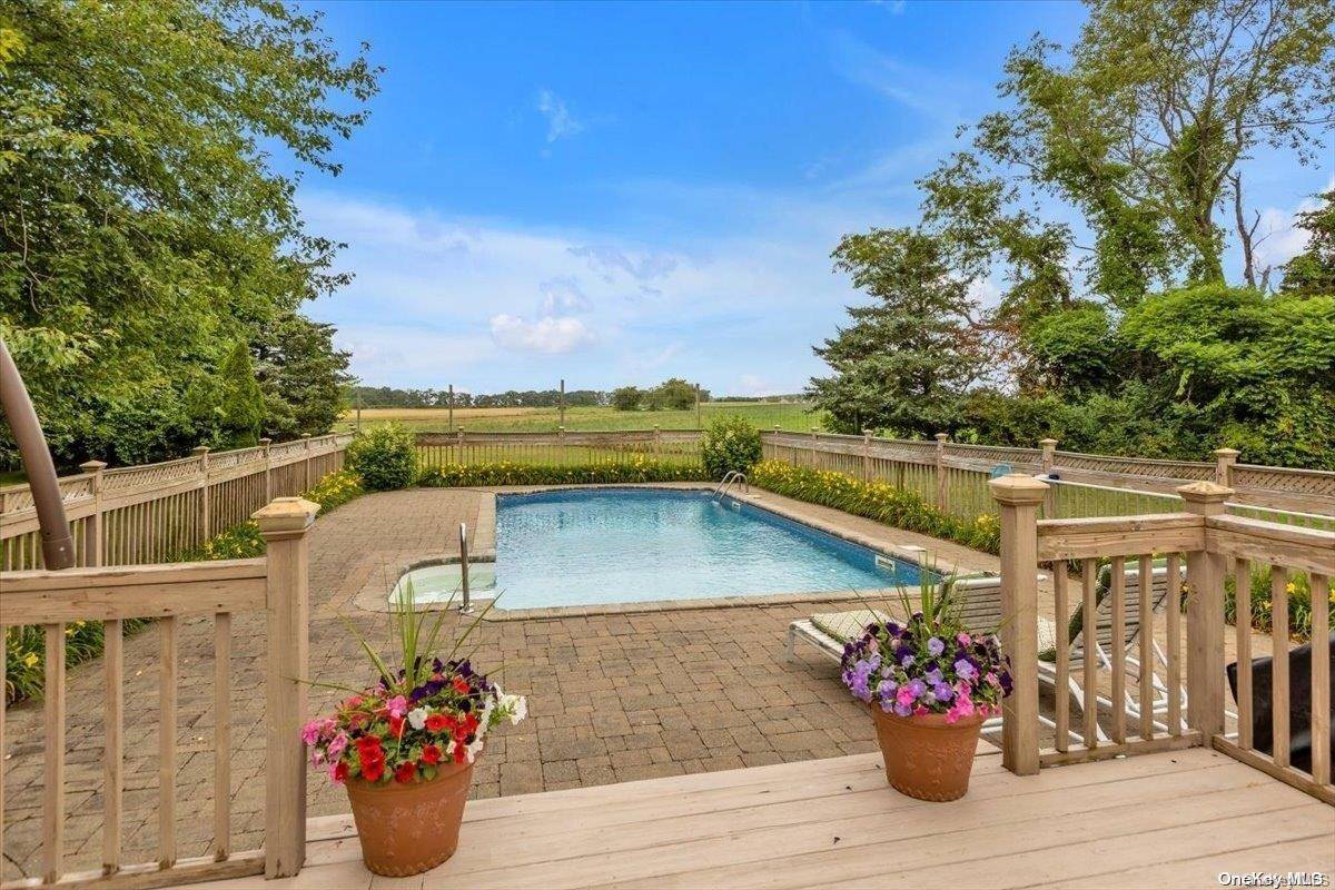 Aquebogue, NY 11931,415 West LN