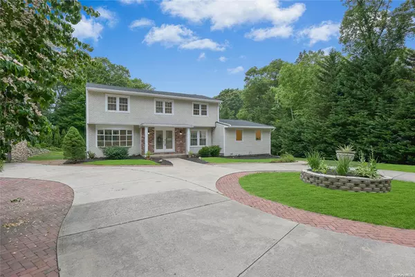 Dix Hills, NY 11746,73 Kendrick LN