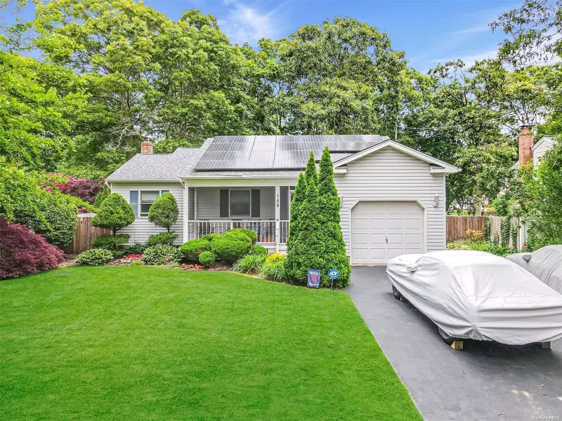 159 Monroe ST, Mastic, NY 11950