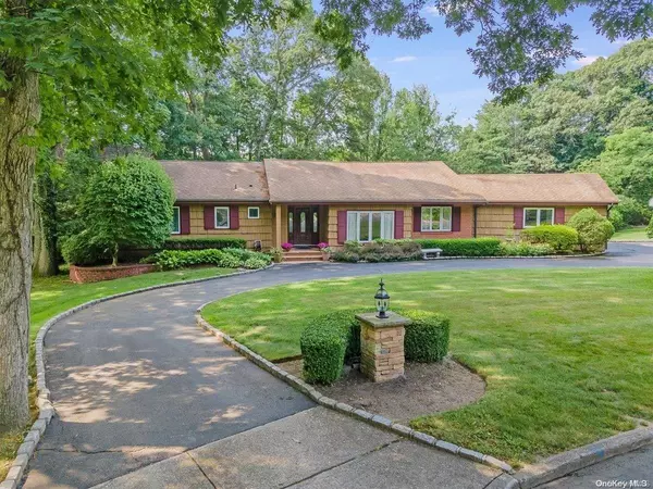 Dix Hills, NY 11746,9 Country Squire CT