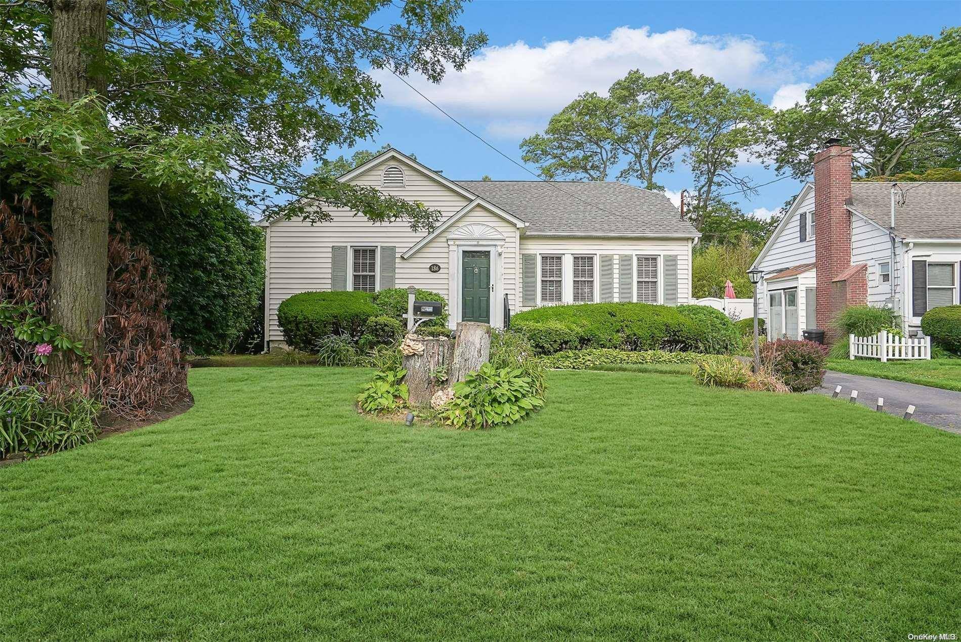 186 Livingston AVE, Babylon, NY 11702