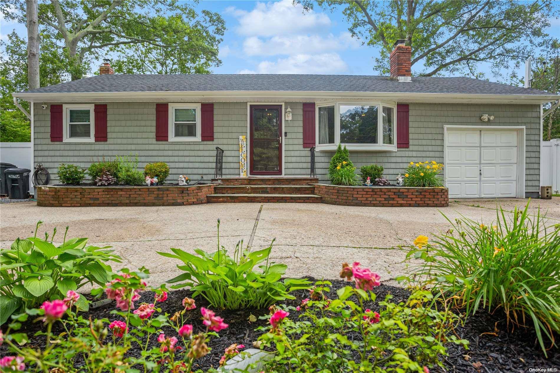 Holbrook, NY 11741,113 Smith AVE