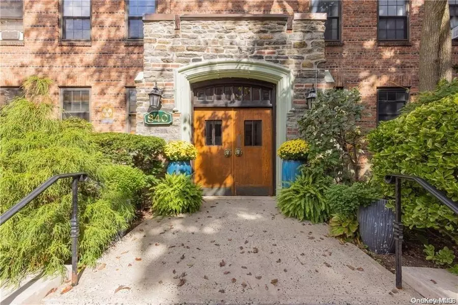 840 Bronx River RD #3B, Yonkers, NY 10701