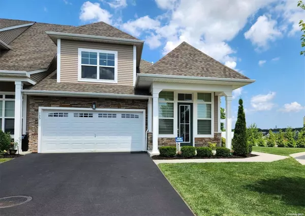 135 Grace Hall LN #135, Yaphank, NY 11980