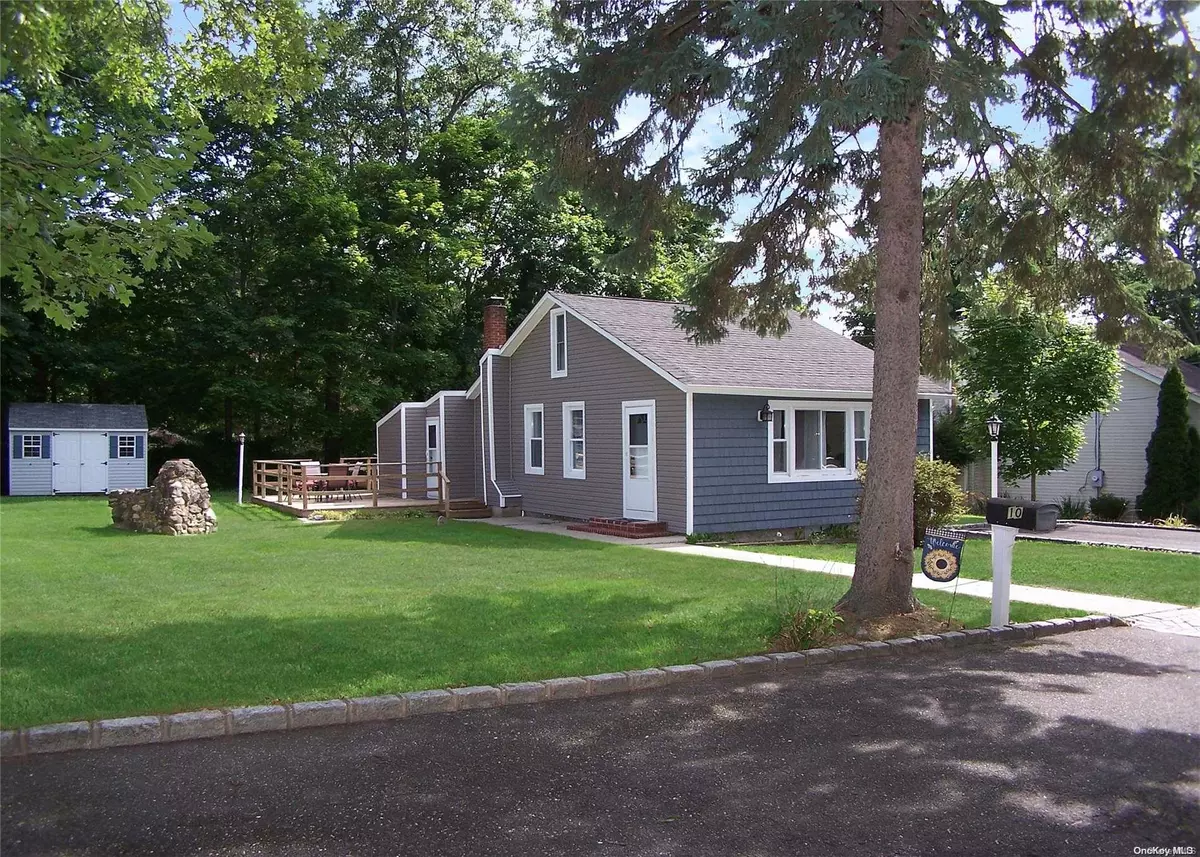 Sound Beach, NY 11789,10 Canoe RD