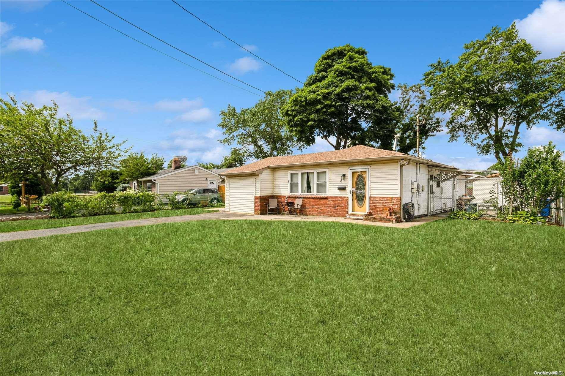 6 Woodbine AVE, Bay Shore, NY 11706