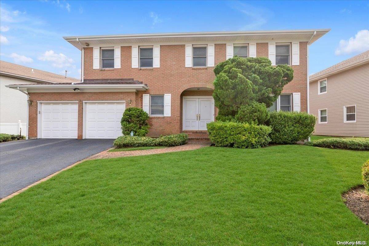 9 Melton DR, Rockville Centre, NY 11570