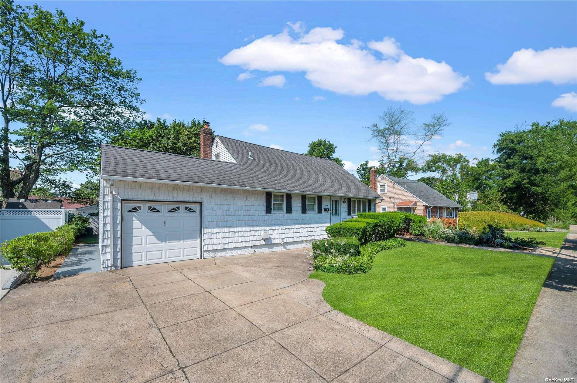 254 Meyer AVE, Valley Stream, NY 11580