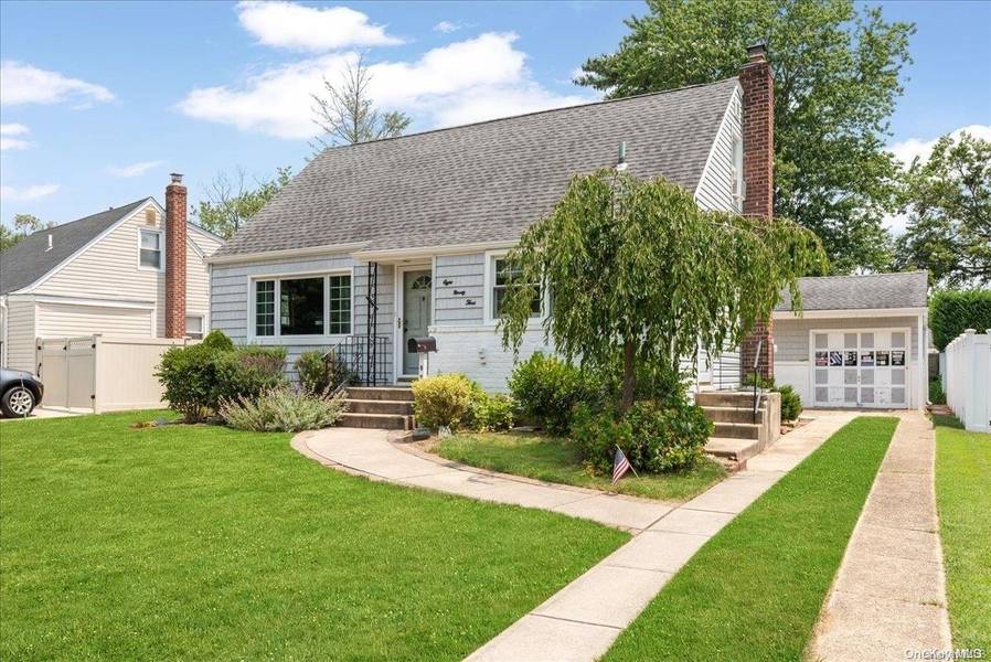 893 Strang DR, Wantagh, NY 11793