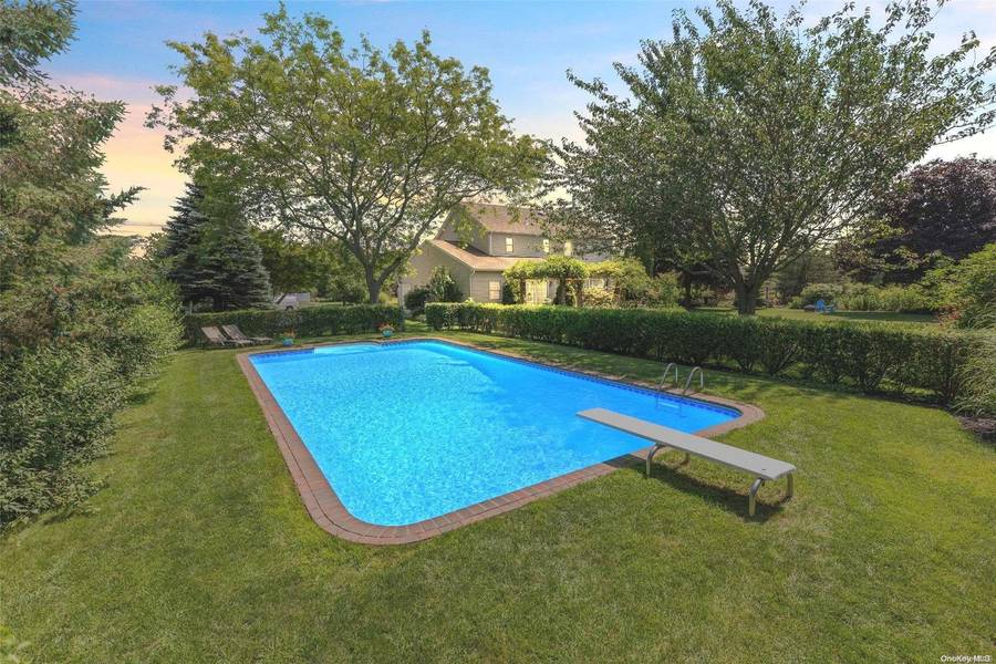 1060 Harvest LN, Mattituck, NY 11952