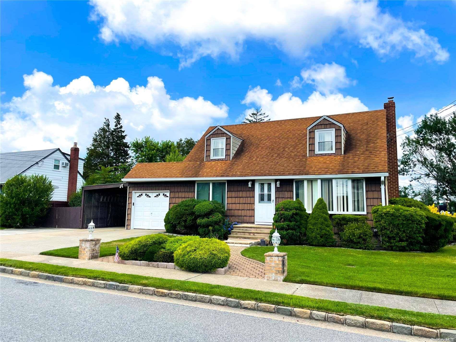 105 Cortland AVE, Hicksville, NY 11801