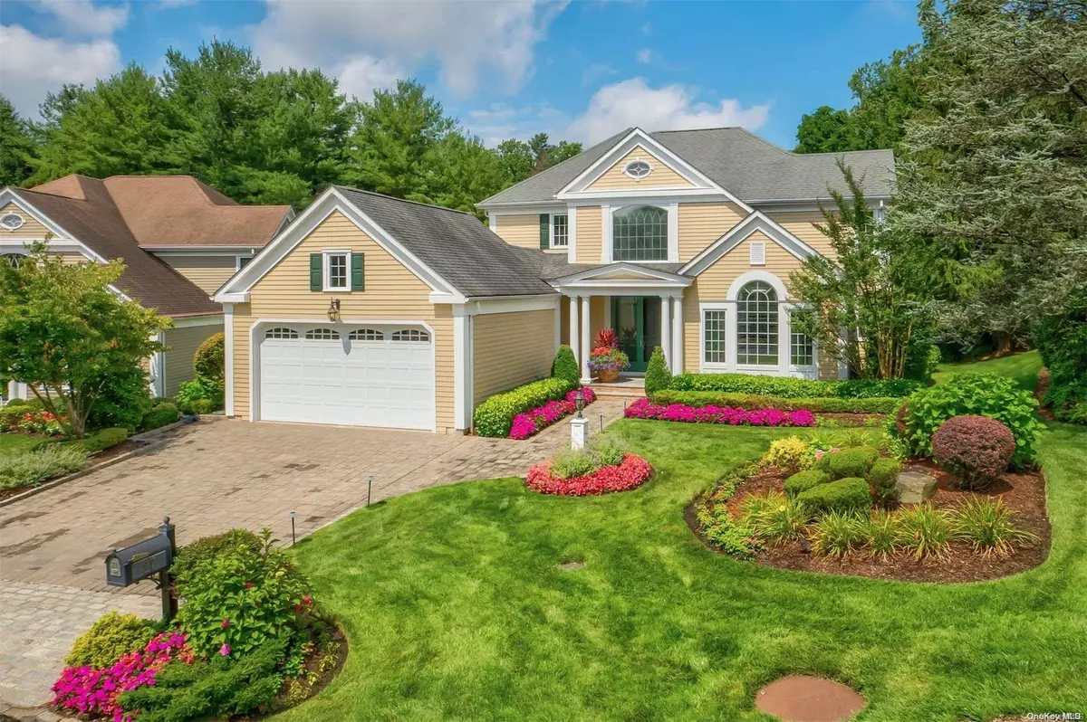 Manhasset, NY 11030,27 Cherrywood LN