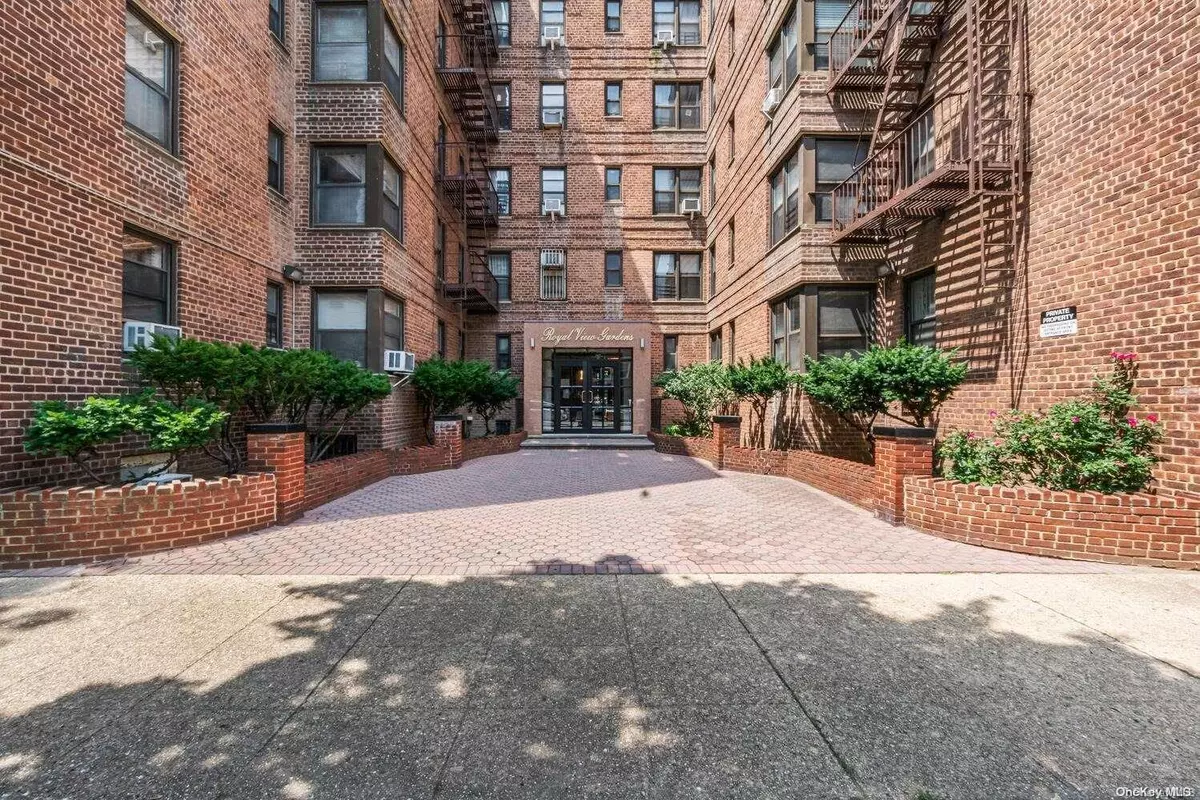 Elmhurst, NY 11373,84-19 51st AVE #1P