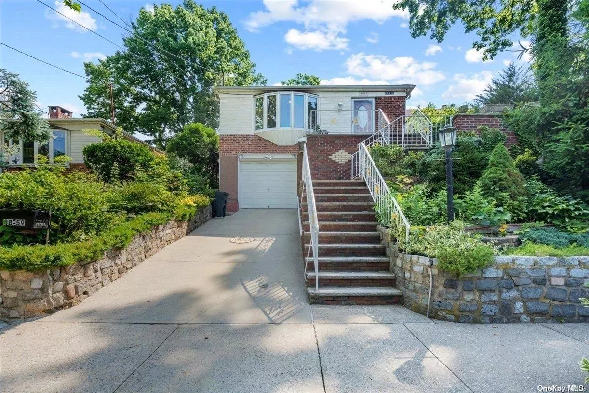 Douglaston, NY 11363,38-59 Douglaston Pkwy