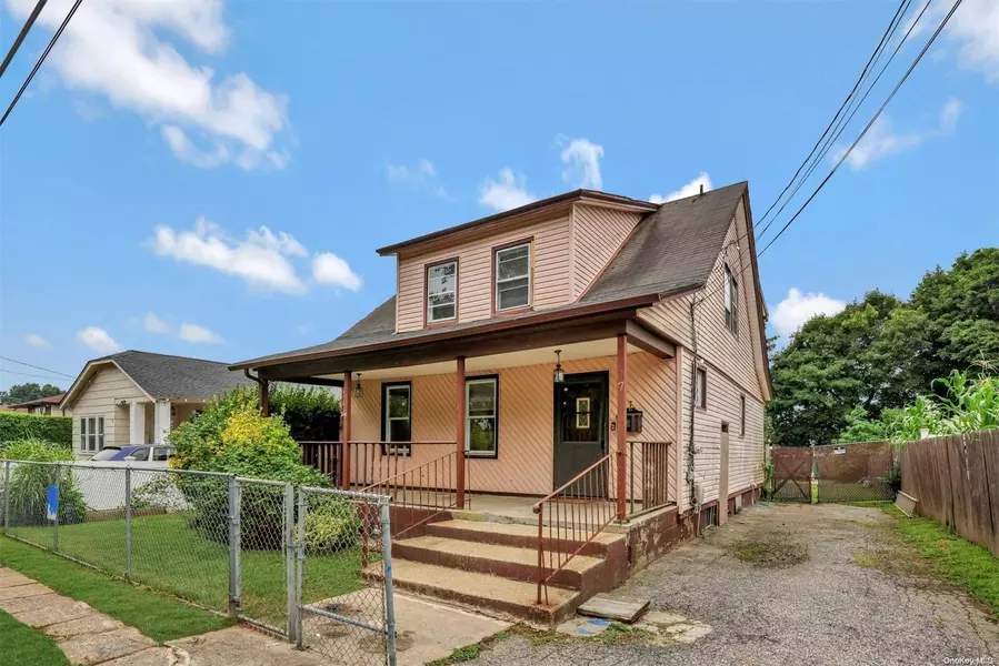 7 10th AVE, Huntington Station, NY 11746