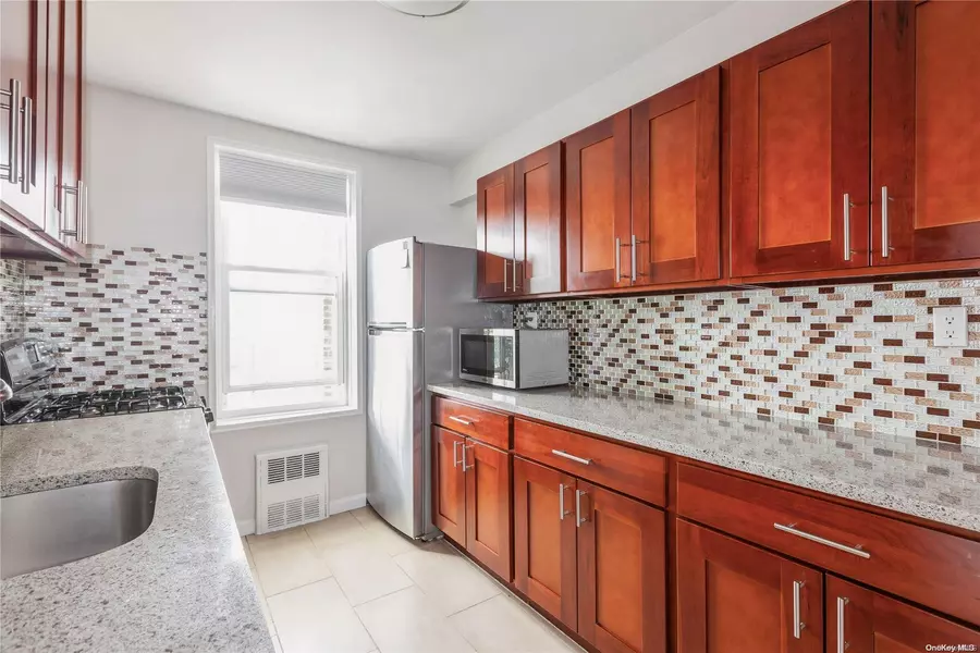 7510 Yellowstone BLVD #6D, Rego Park, NY 11374