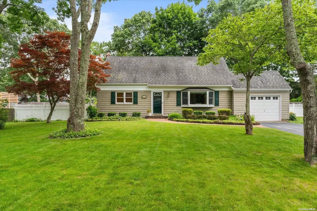 Hampton Bays, NY 11946,20 Riverdale DR