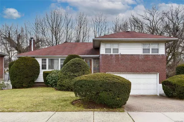 93 Bishop PL, West Hempstead, NY 11552