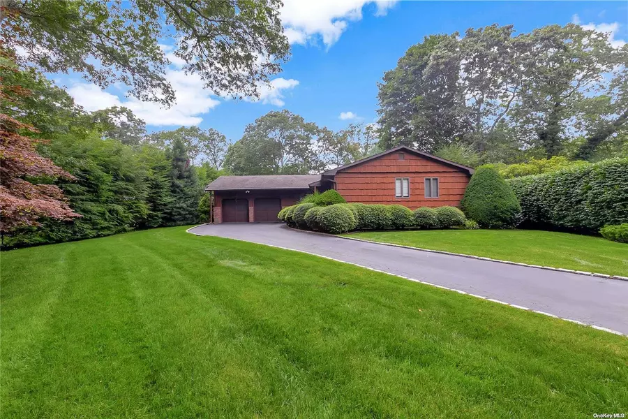 4 Vicar CT, Nesconset, NY 11767