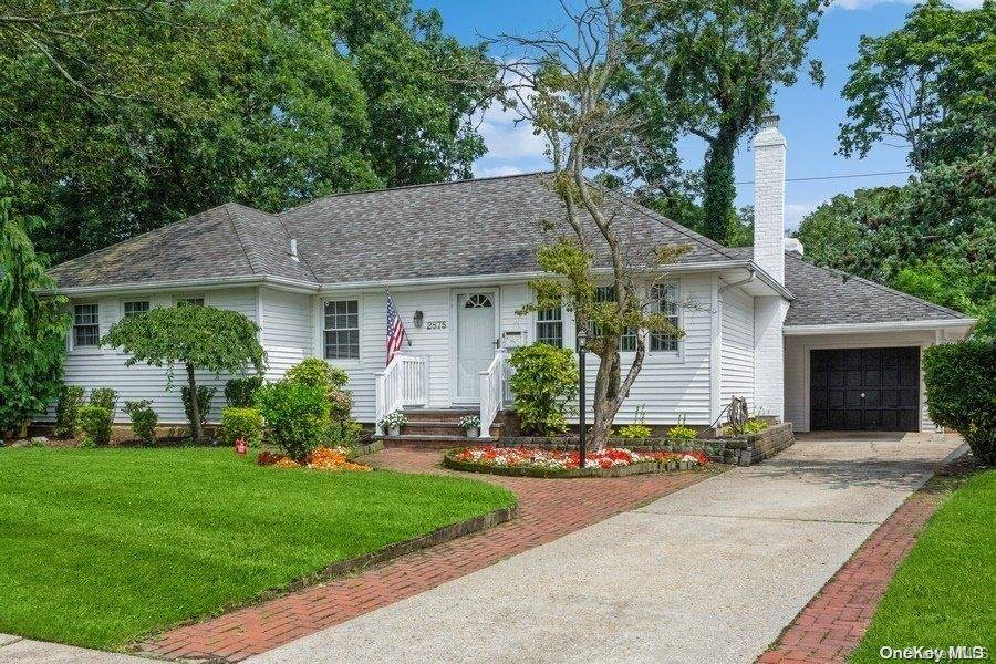 2875 Morgan DR, Wantagh, NY 11793