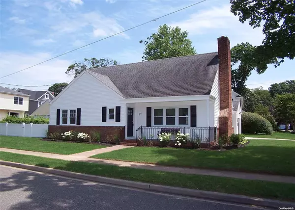 19 Royal RD, Rockville Centre, NY 11570