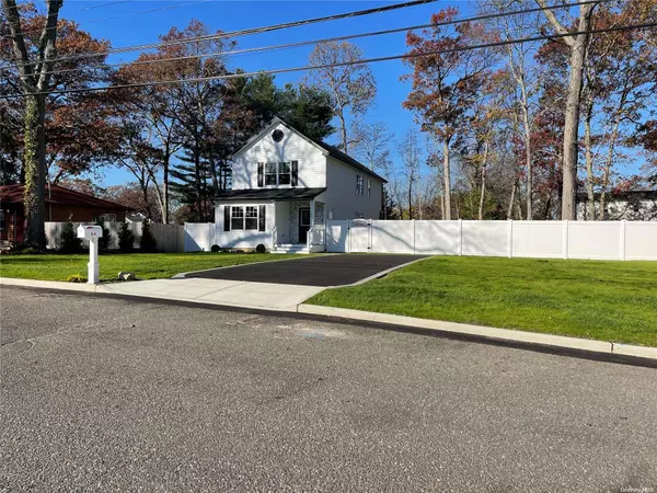 64 Kirk AVE, Ronkonkoma, NY 11779